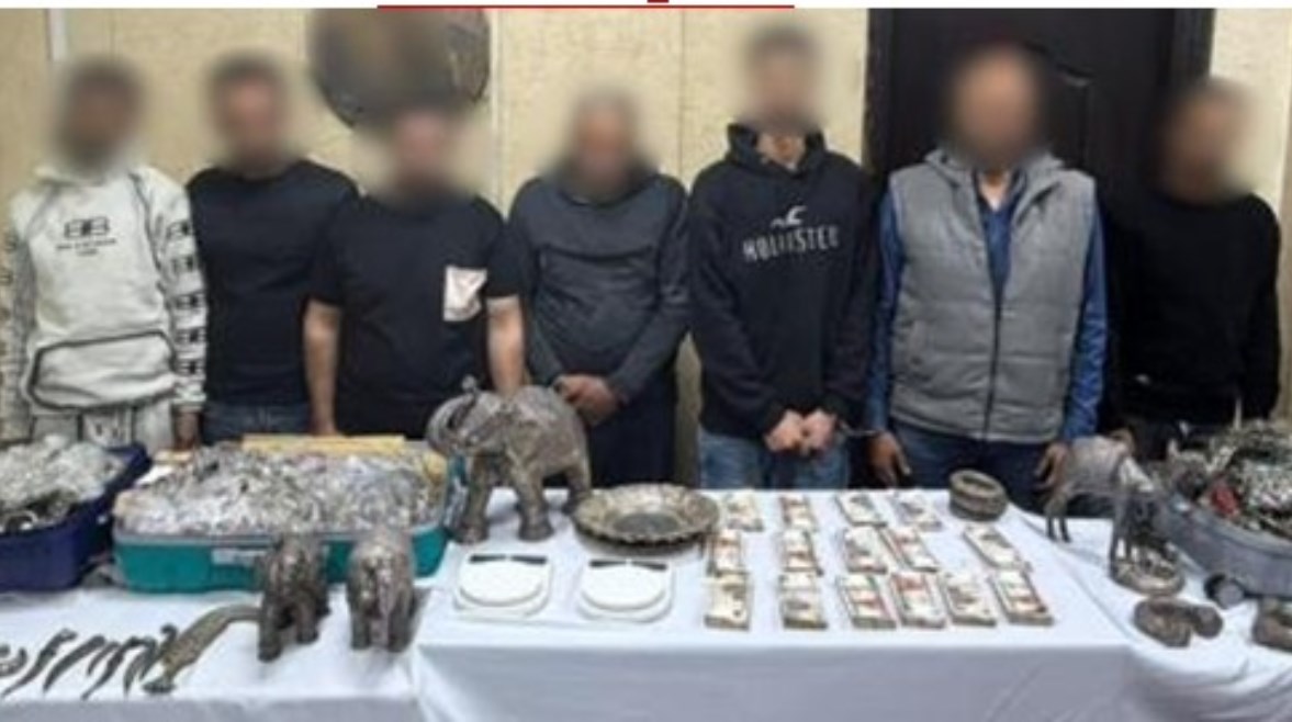 من داخل محل بالقاهرة.. ضبط المتهمين بسرقة 125 كيلو من المشغولات الفضية